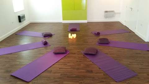 Antenatal & Baby Yoga/Massage/Sensory Class, The Daisy Foundation Nottingham West Bridgford Grantham photo
